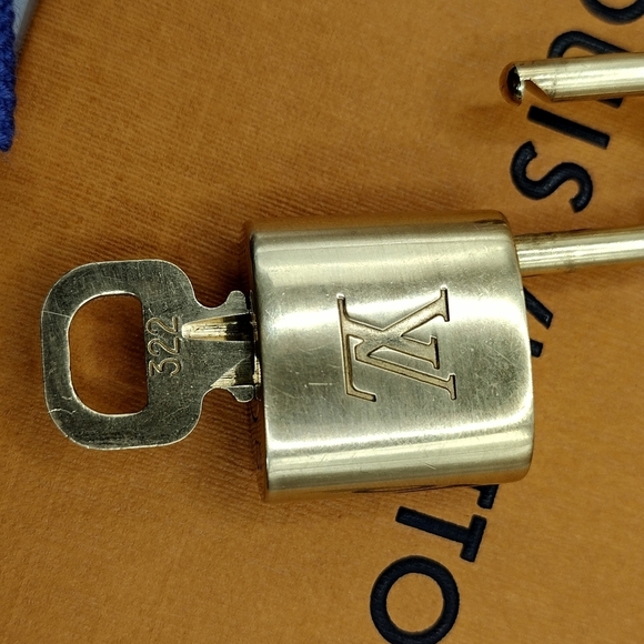 Louis Vuitton Lock & Key Authentic - Picture 4 of 9